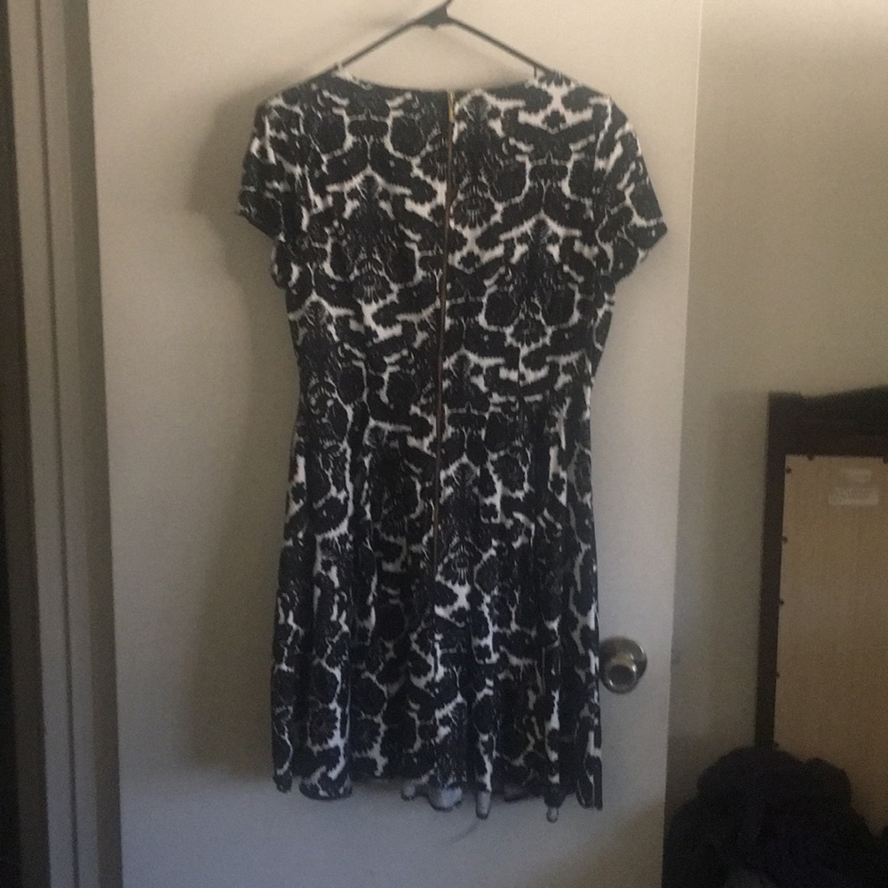 Dress with patterned design PLUS SIZE - Picture 2 of 2
